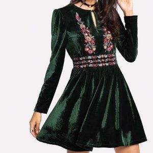 Green Keyhole Floral Embroidery Velvet Dress